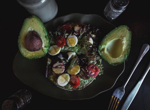 How to Create a Flavorful Gourmet Avocado Toast with Perfectly Poached Eggs?